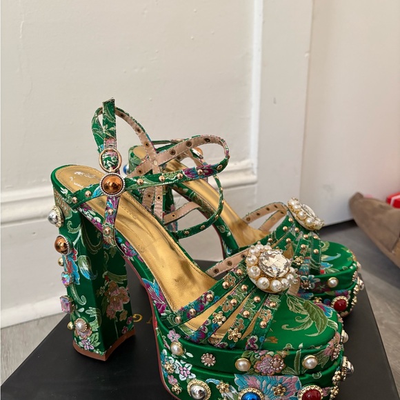 Floral Embellished Green Heels - Picture 4 of 11
